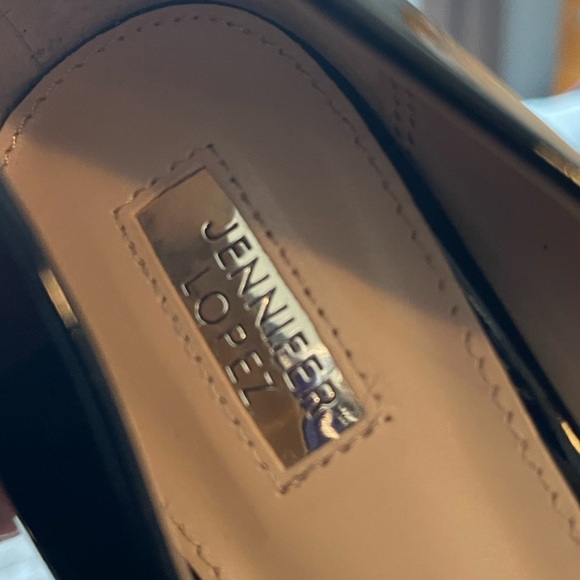 NIB Jennifer Lopez Patent Leatherer Nude & Black 3” Heels Size 8 - Picture 3 of 6